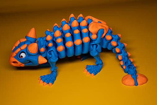 Farebný ankylosaurus s ohybným telom – ideálny pre malých paleontológov!