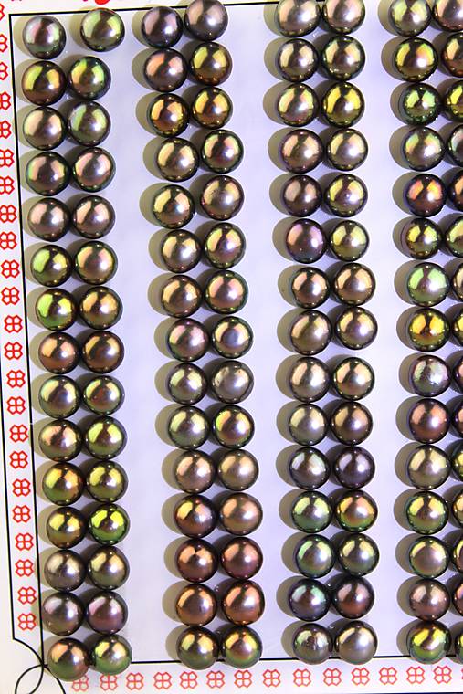 Minerály - perly polvŕtané tmavé 5,5-6mm - 17225049_