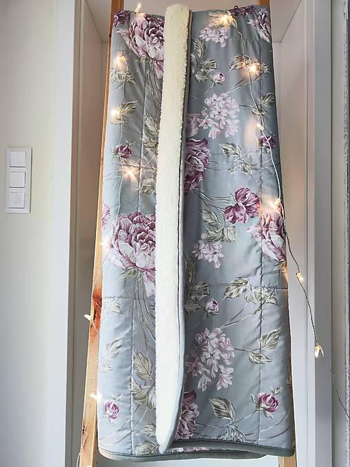 Úžitkový textil - Vlnienka Deka /prikrývka trojvrstvová 100% ovčie rúno BARANČEK  Lux Elegant  Pivoňka ružová na šedej - 17226868_