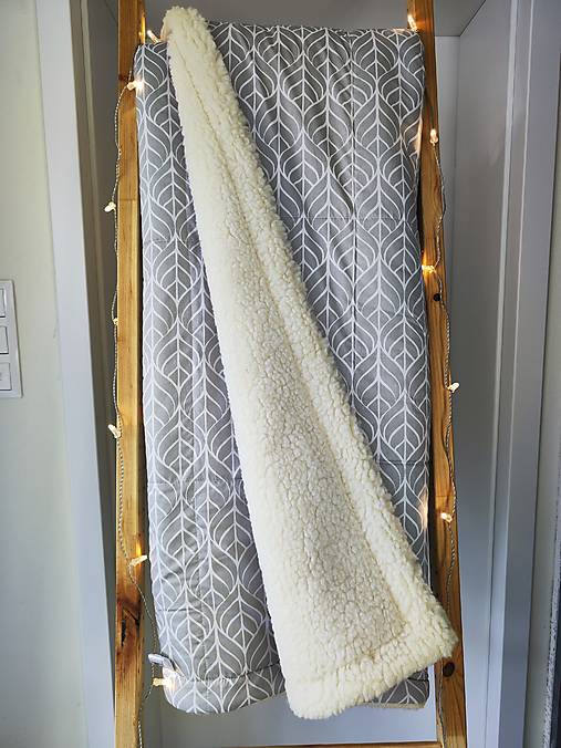 Úžitkový textil - Vlnienka Deka /prikrývka trojvrstvová 100% ovčie rúno BARANČEK ELEGANT Listy šedé - 17226957_
