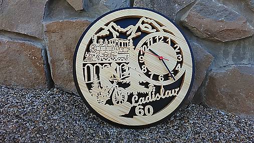 Hodiny - Drevené nástenné hodiny - parný vlak a cyklista - 17228037_