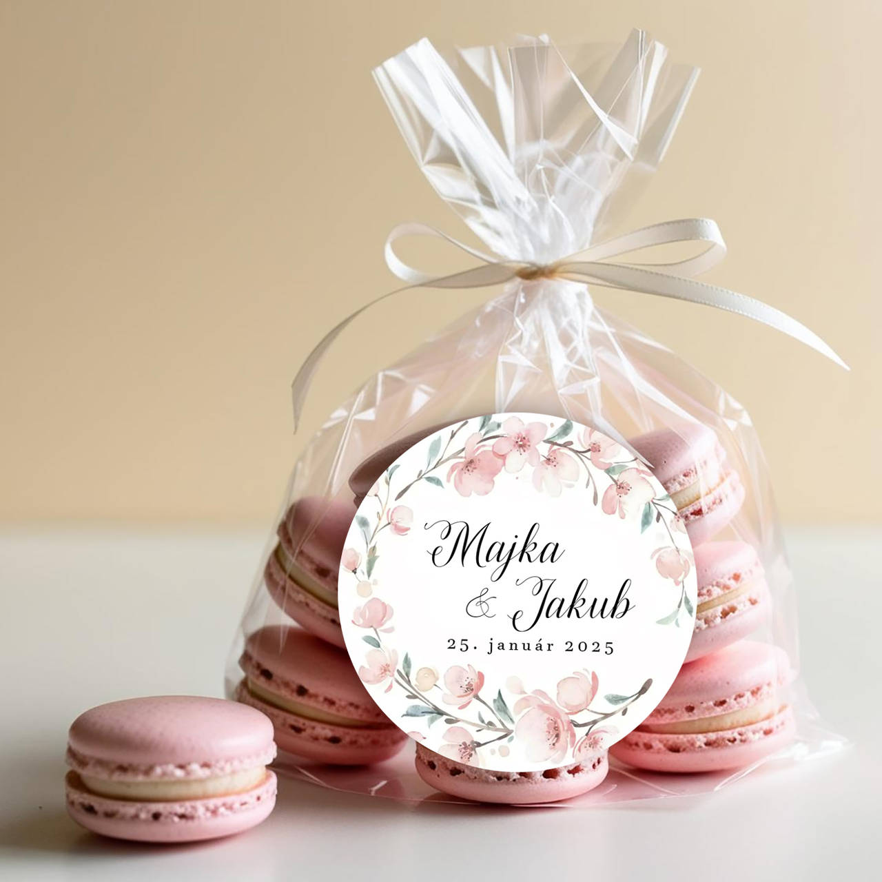 Okrúhle svadobné nálepky na výslužky s priemerom 40mm (ružové kvety)