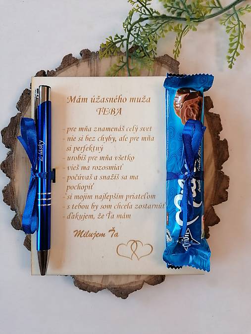 Tabuľky - Valentínska tabuľka s gravírovanym perom a miestom na sladkosť_ modré  - 17228604_