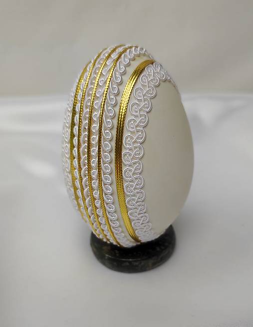 Dekorácie - Kraslice husacie zdobené zlatými a bielymi prámikmi (5) - 17231847_