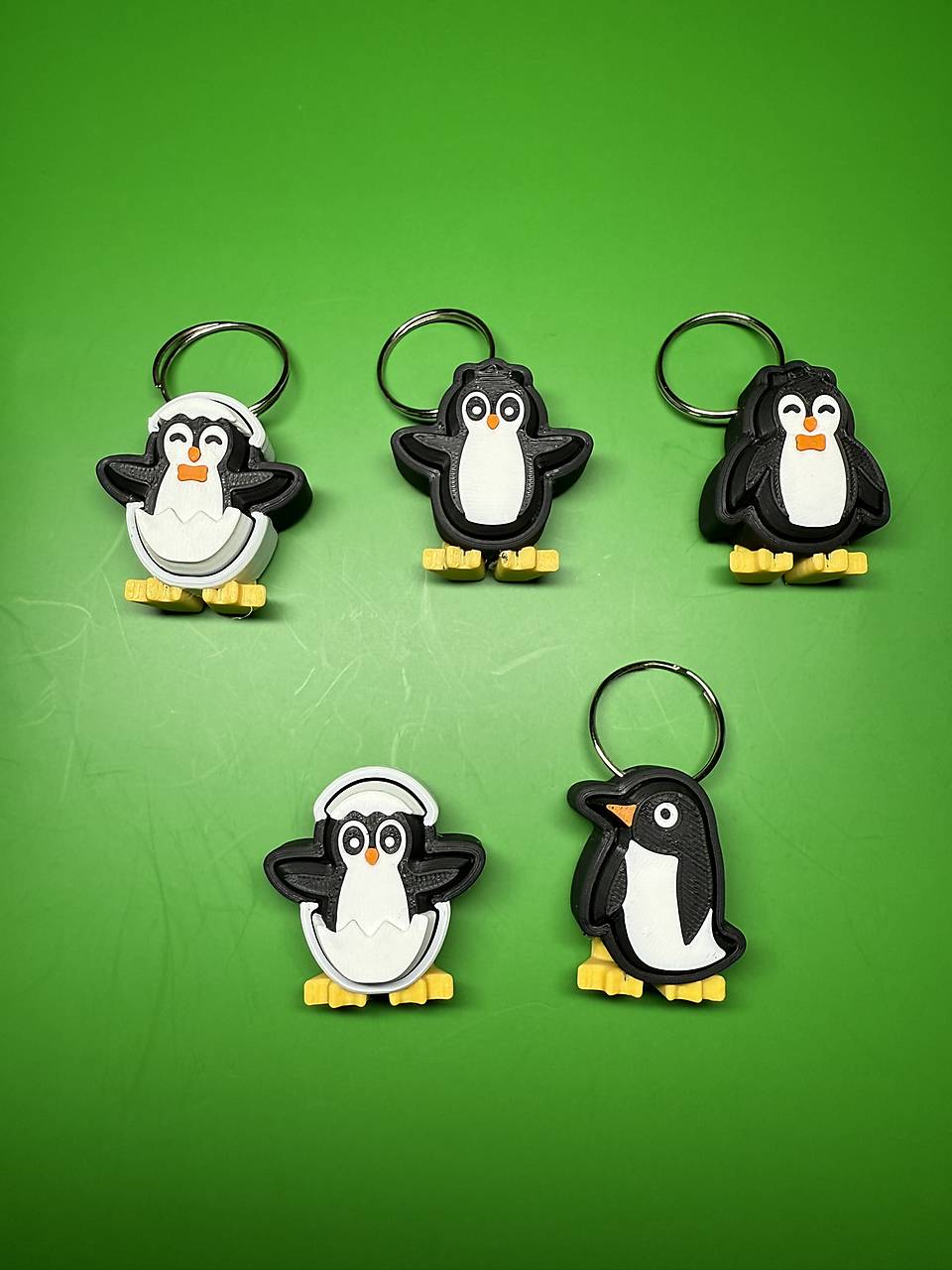 Štýlový prívesok s tučniakom – perfektný darček pre každého!