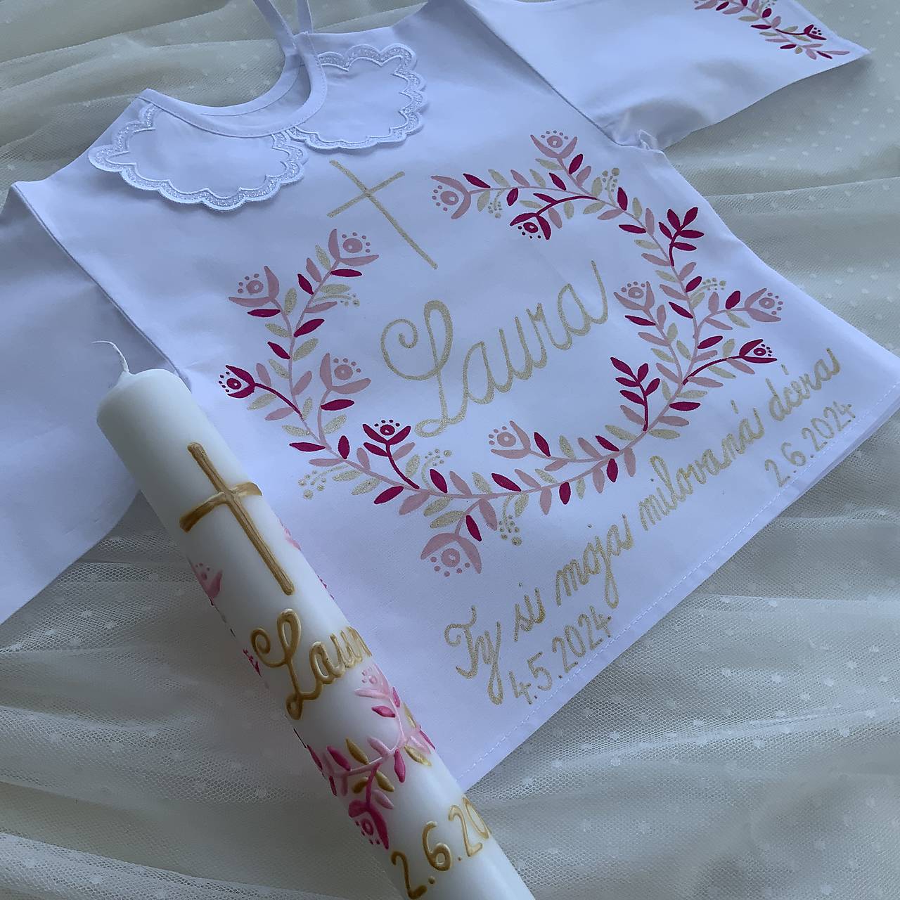 Krstná košieľka a svieca na krst maľovaná v (zlatoružovej kombinacii)