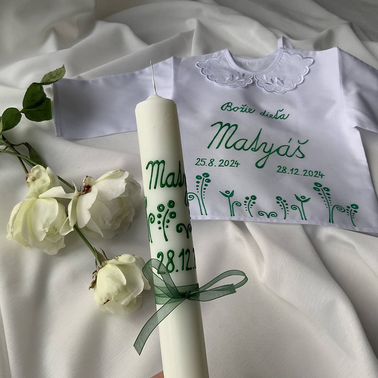Krstná košieľka a svieca na krst ručne maľovaná ľudovoladená  (v zelenej)