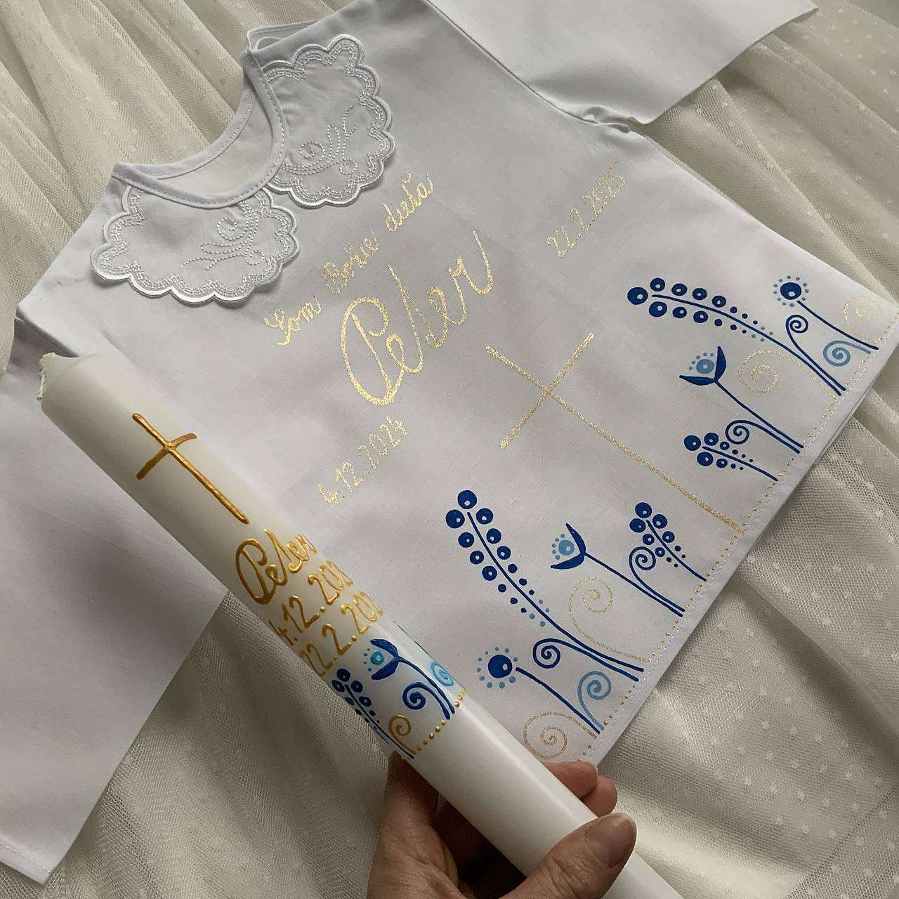 Krstná košieľka a svieca na krst ručne maľovaná ľudovoladená  (modrozlatá 2)