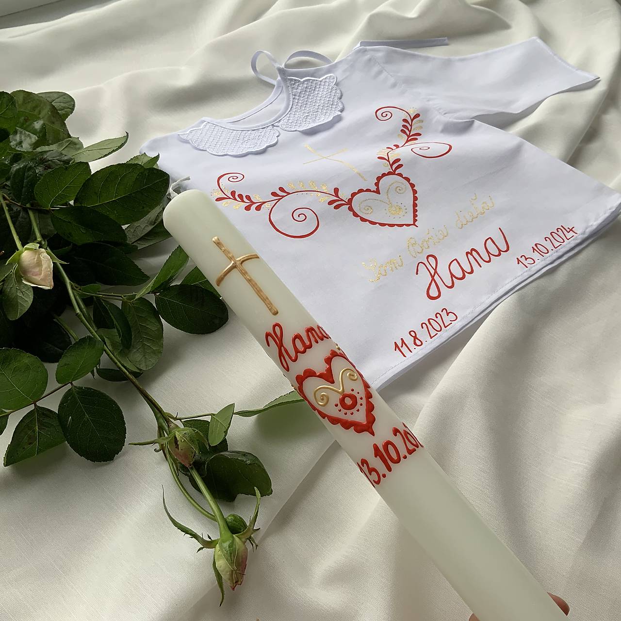 Krstná košieľka a svieca na krst ručne maľovaná ľudovoladená (červeno - zlatá ľudovoladená)