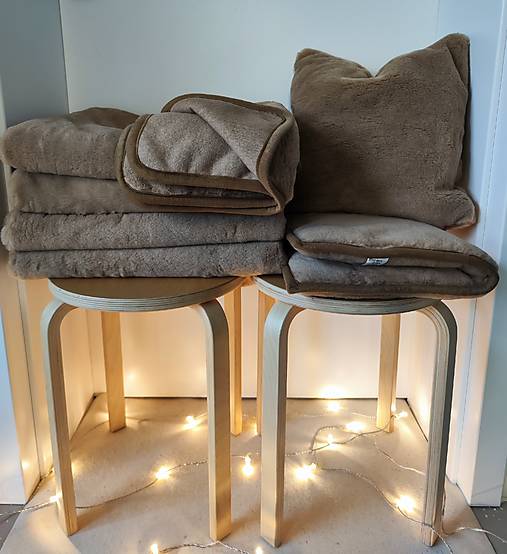 Úžitkový textil - VLNIENKA prehoz  na kreslá a lavičku do chodby VELVET acryl Cappuccino ušijeme podľa vlastných rozmerov - 17242932_