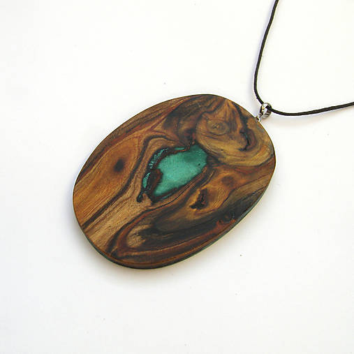 Náhrdelníky - Drevený prívesok - sumachový so živicou - 17241018_