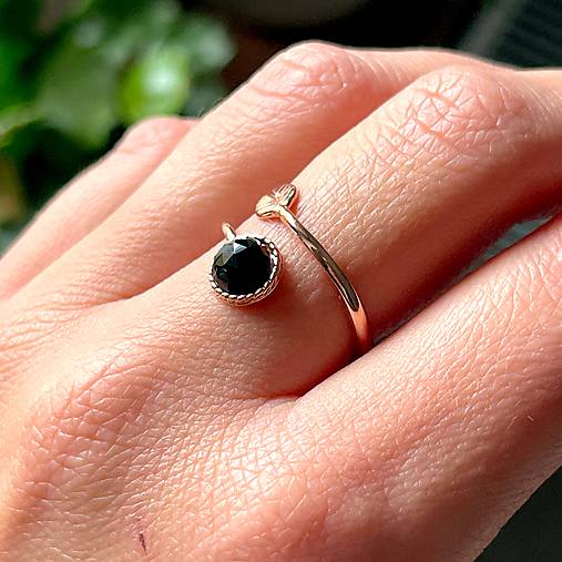 Simple Leaf Spinel Ag925 Rose Gold Plated Ring / Strieborný pozlátený prsteň so spinelom