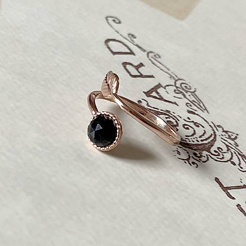 Simple Leaf Spinel Ag925 Rose Gold Plated Ring / Strieborný pozlátený prsteň so spinelom