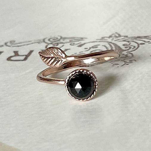 Simple Leaf Spinel Ag925 Rose Gold Plated Ring / Strieborný pozlátený prsteň so spinelom