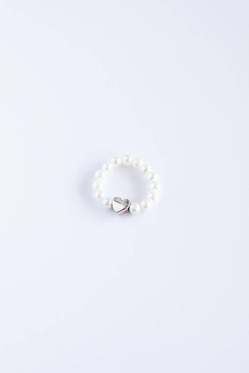 minimalistický perlový prsteň srdiečko - shell perly