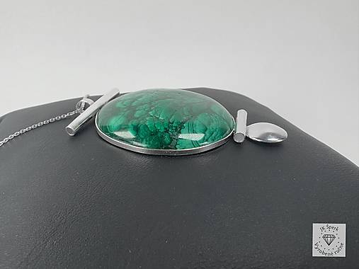 Strieborný 925/1000 prívesok s malachitom ( priemer prírodného malachitu 4,1cm)