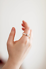 Prstene - minimalistický perlový prsteň srdiečko - shell perly - 17251570_