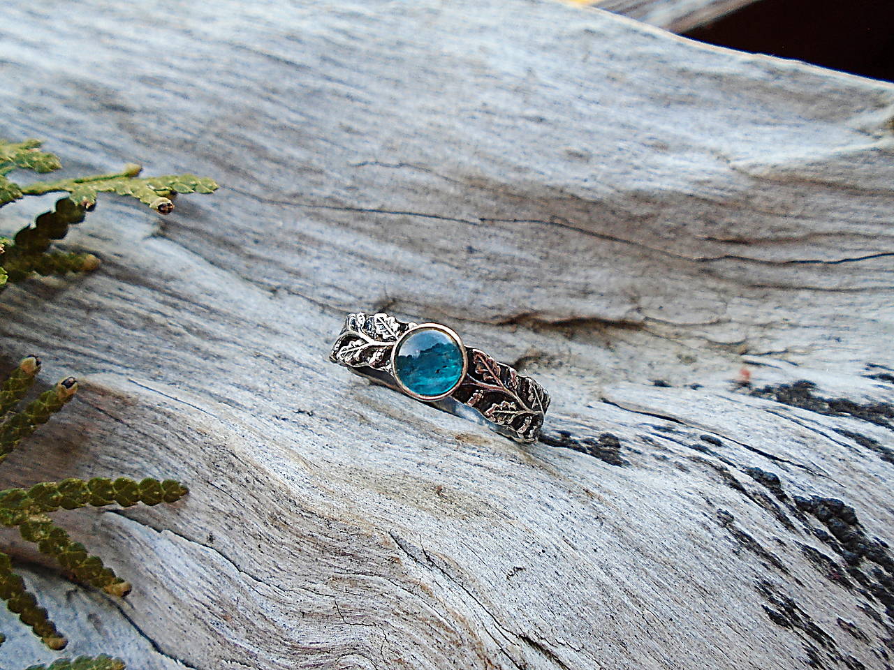 Strieborny prsteň Ag925 Dubové lístky Kyanit