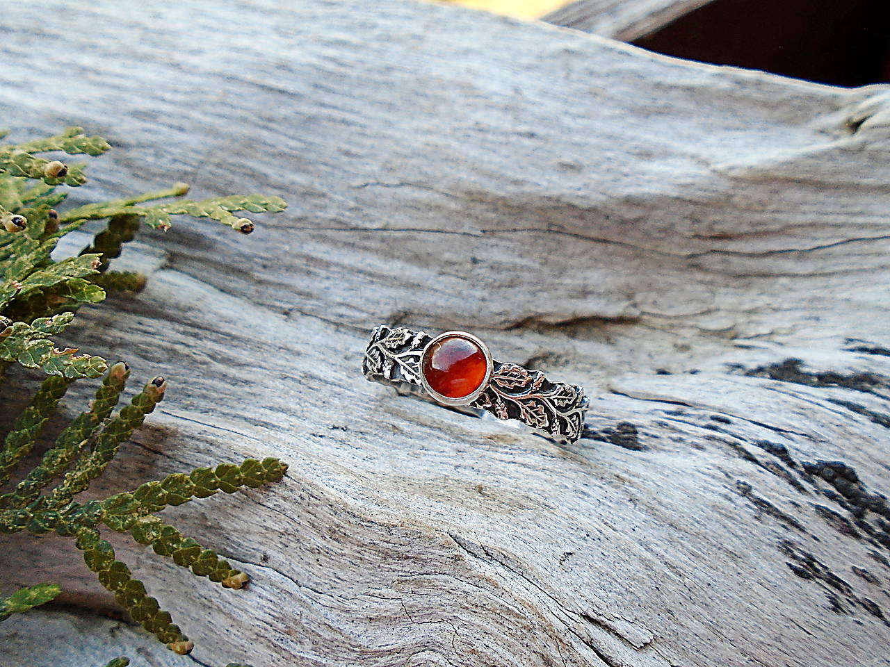 Strieborny prsteň Ag925 Dubové lístky Jantár