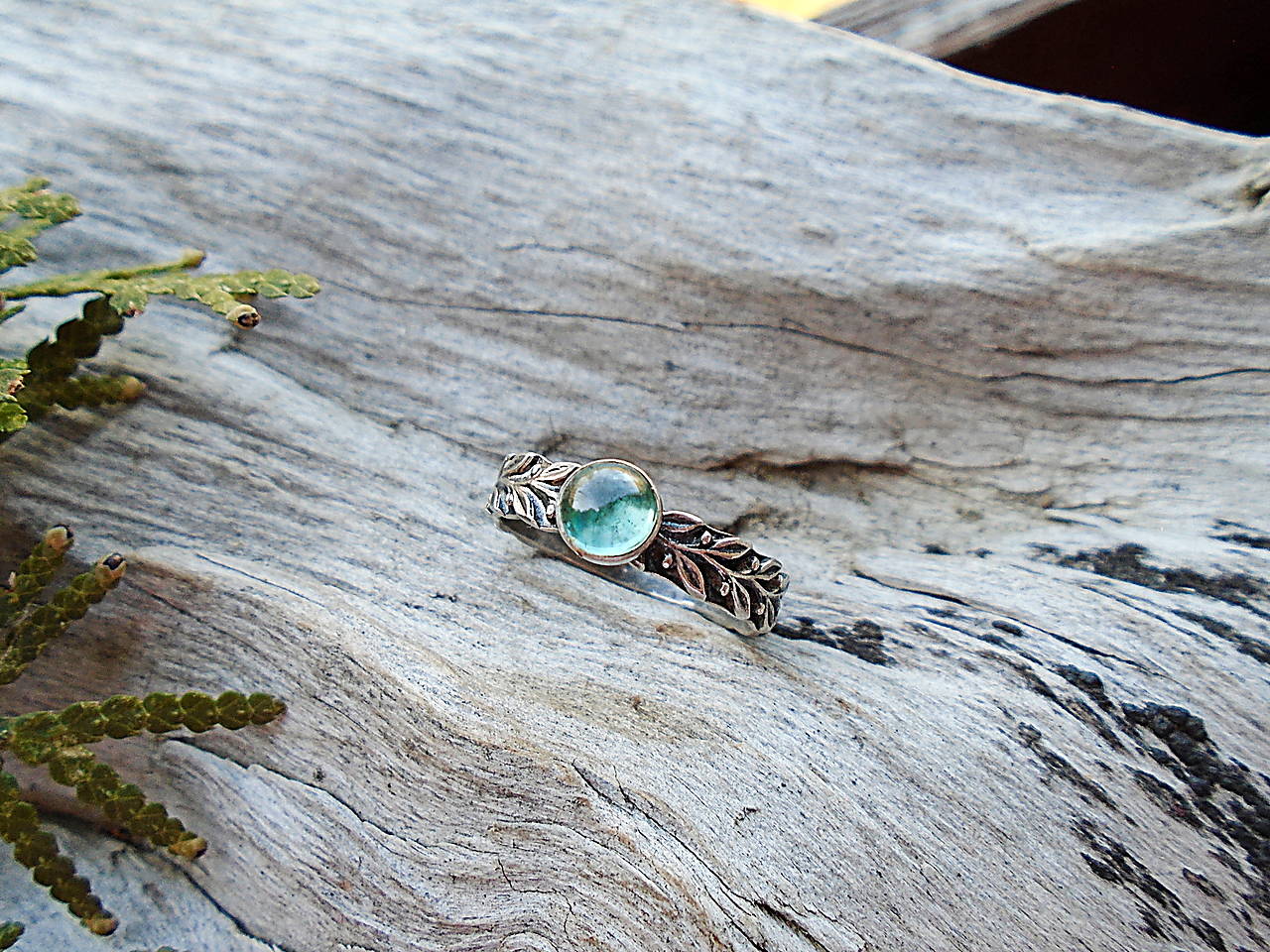 Strieborny prsteň Ag 925 Vavrínové listky Kyanit