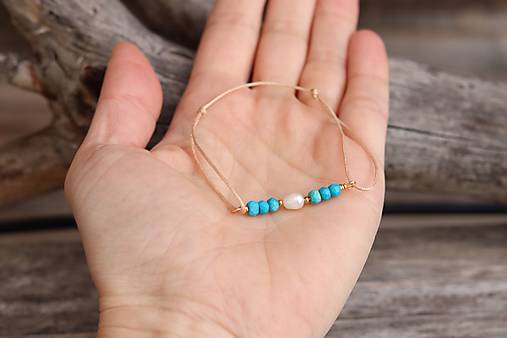 Šnúrkový náramok s perlou a minerálmi (spinel)