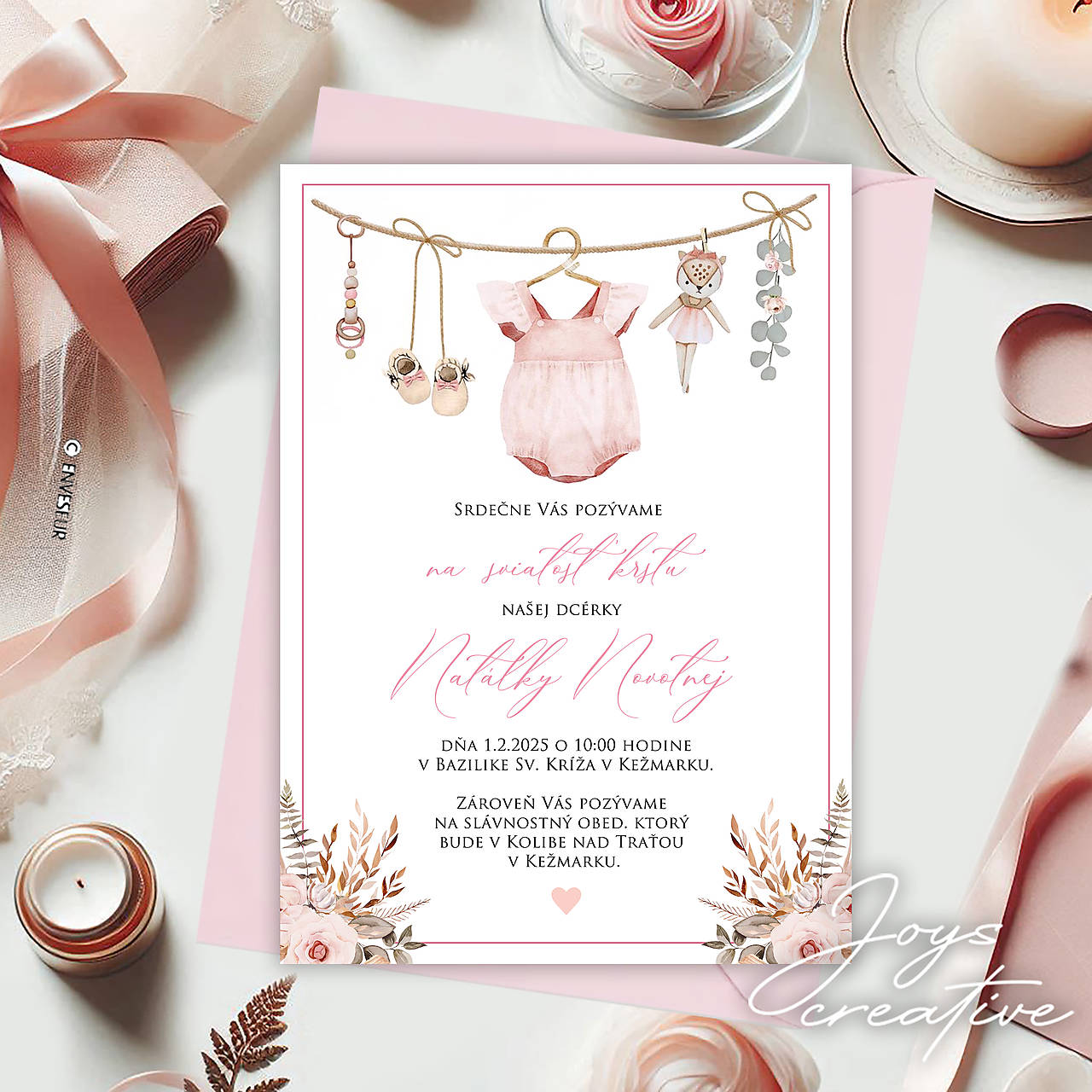 Krstinová pozvánka s body a papučkami na šnúre (ružová)