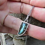 Náhrdelníky - Zub labradorit (Ag 925) prívesok, originál - 17262938_