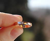 Prstene - Prstienok so srdiečkom a briliantom (žlté zlato) - 17270006_