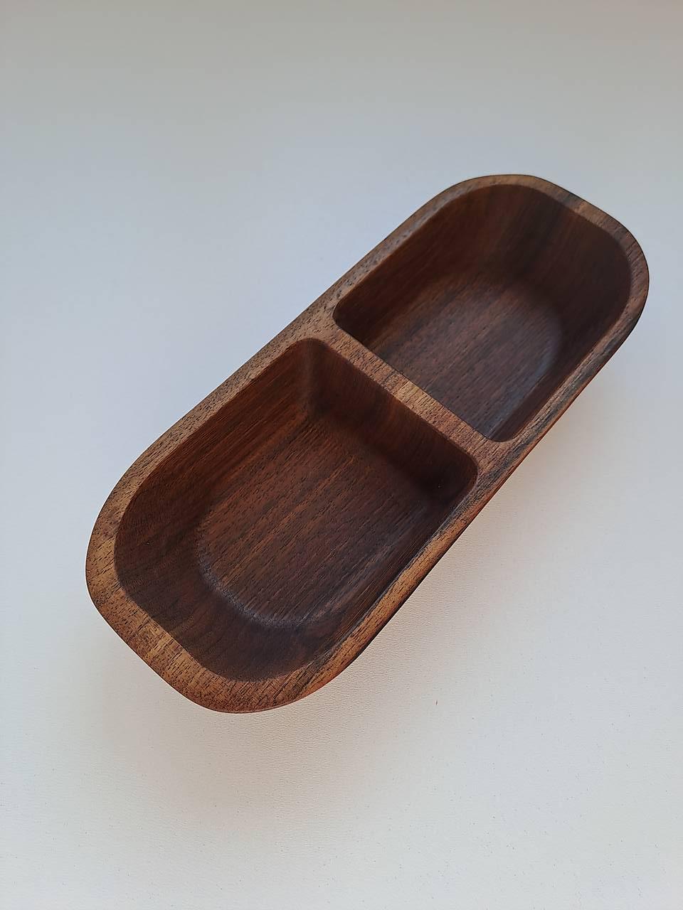 Drevená miska na pistácie (orech/dub)