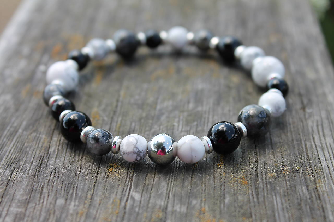 pánsky_onyx_magnezit_larvikit