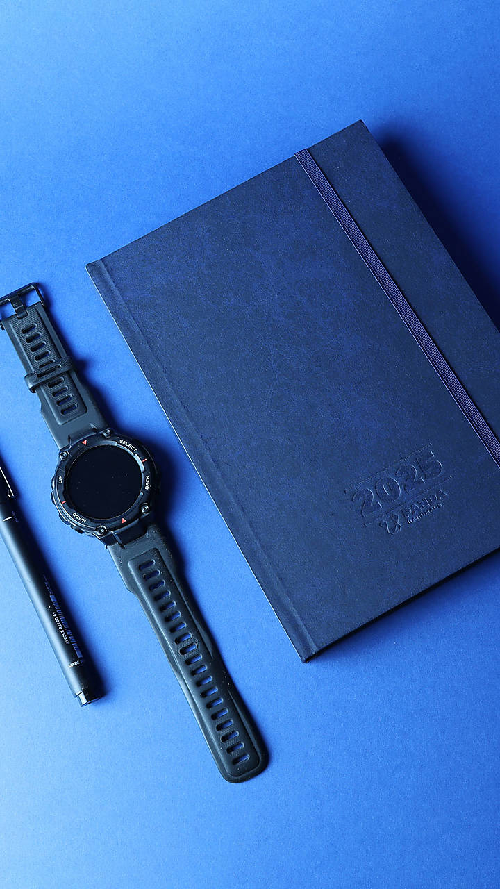 Diár Activity 2025 (Tmavomodrá koženka, biele strany)