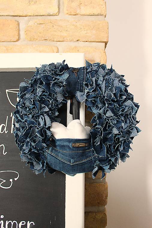 Dekorácie - Denim venček so srdiečkami - 17274157_