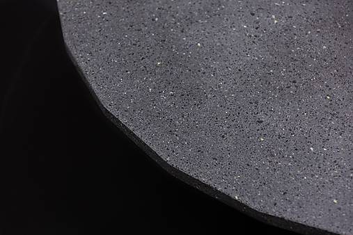 Nábytok - BetelArt Terrazzo stôl (Ø 80 cm) tmavosivý, terrazzo s ušľachtilým bazaltovým kameňom - 17280092_