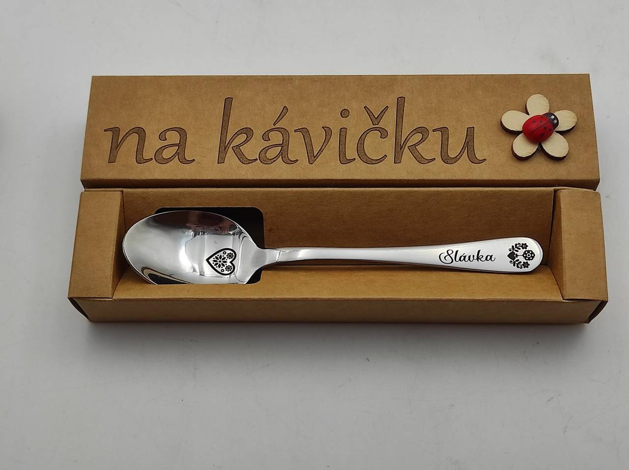 Príbory, varešky, pomôcky - Gravírovaná lyžička v darčekovej krabičke tiež s gravírom na želanie - 17281852_