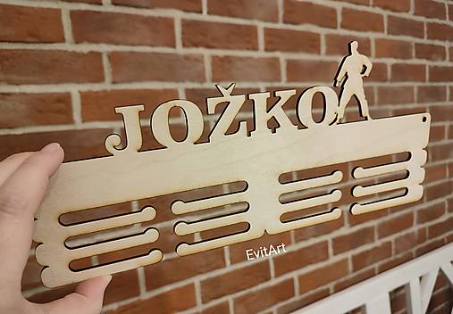 Nábytok - Vešiak na medaily- zápasník - 17286724_