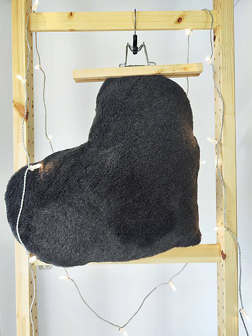Úžitkový textil - Vankúš srdce plyšové antracit - 17287714_