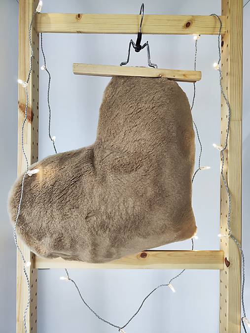 Úžitkový textil - Vankúš srdce plyšové Capucinno - 17287718_