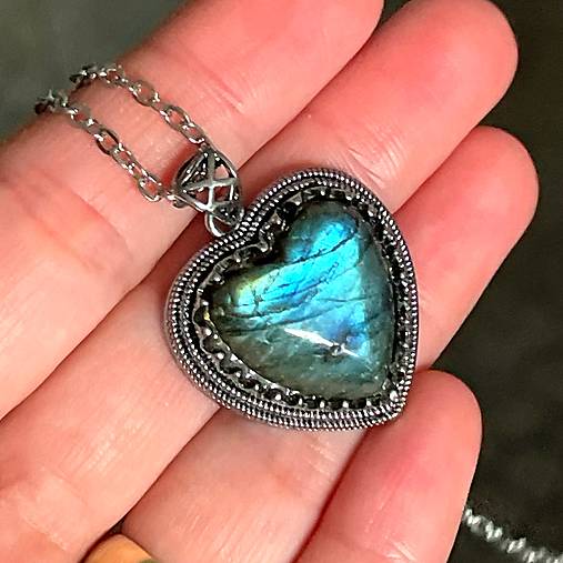 Labradorite Heart Pendant / Prívesok s labradoritom srdce E068