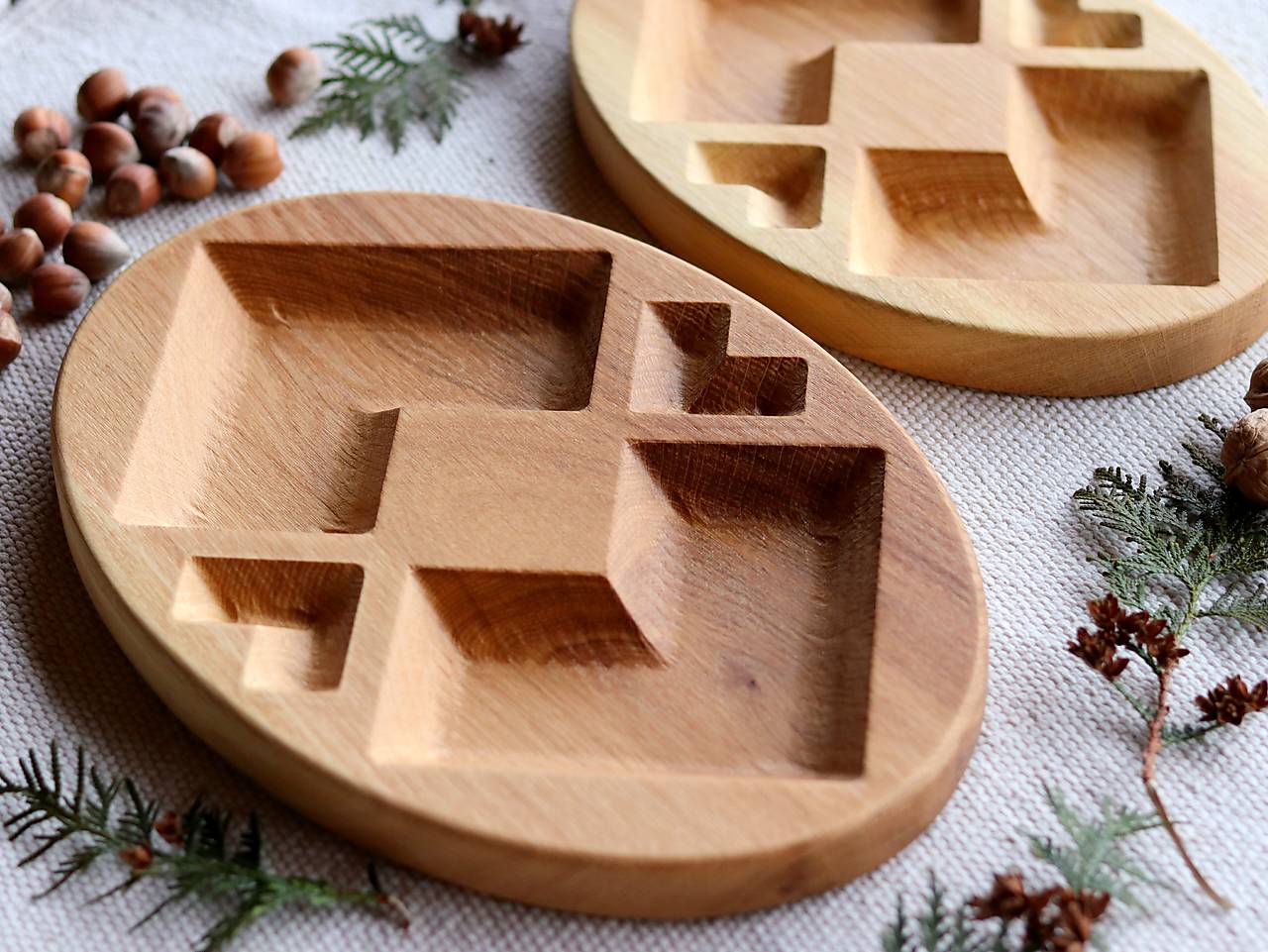 Servírovací dubový podnos "čičmanské sŕcka"