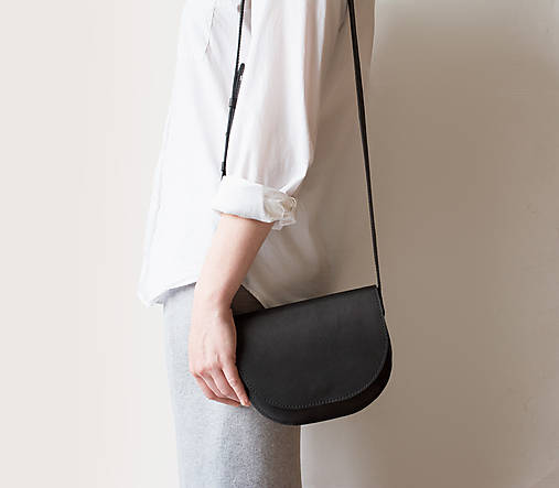 Kabelky - Kožená crossbody kabelka SADDLE BAG MINI  | čierna (S) - 17293995_