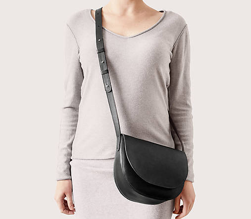 Kabelky - Kožená crossbody kabelka SADDLE BAG MINI  | čierna (L) - 17293998_