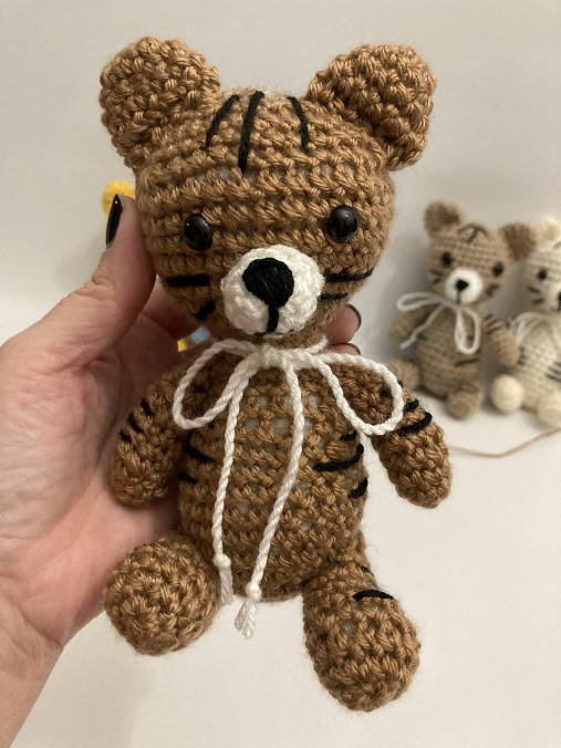 Hračky - Hačkovaná Hračka TIGER /5 farieb/ (hnedý) - 17296082_