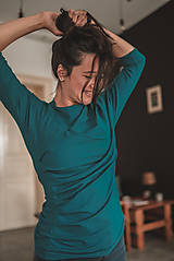 Topy, tričká, tielka - Žltý Asymetrický Top „Jemné vlny“ – Pohodlie s nádychom elegancie - 17300082_