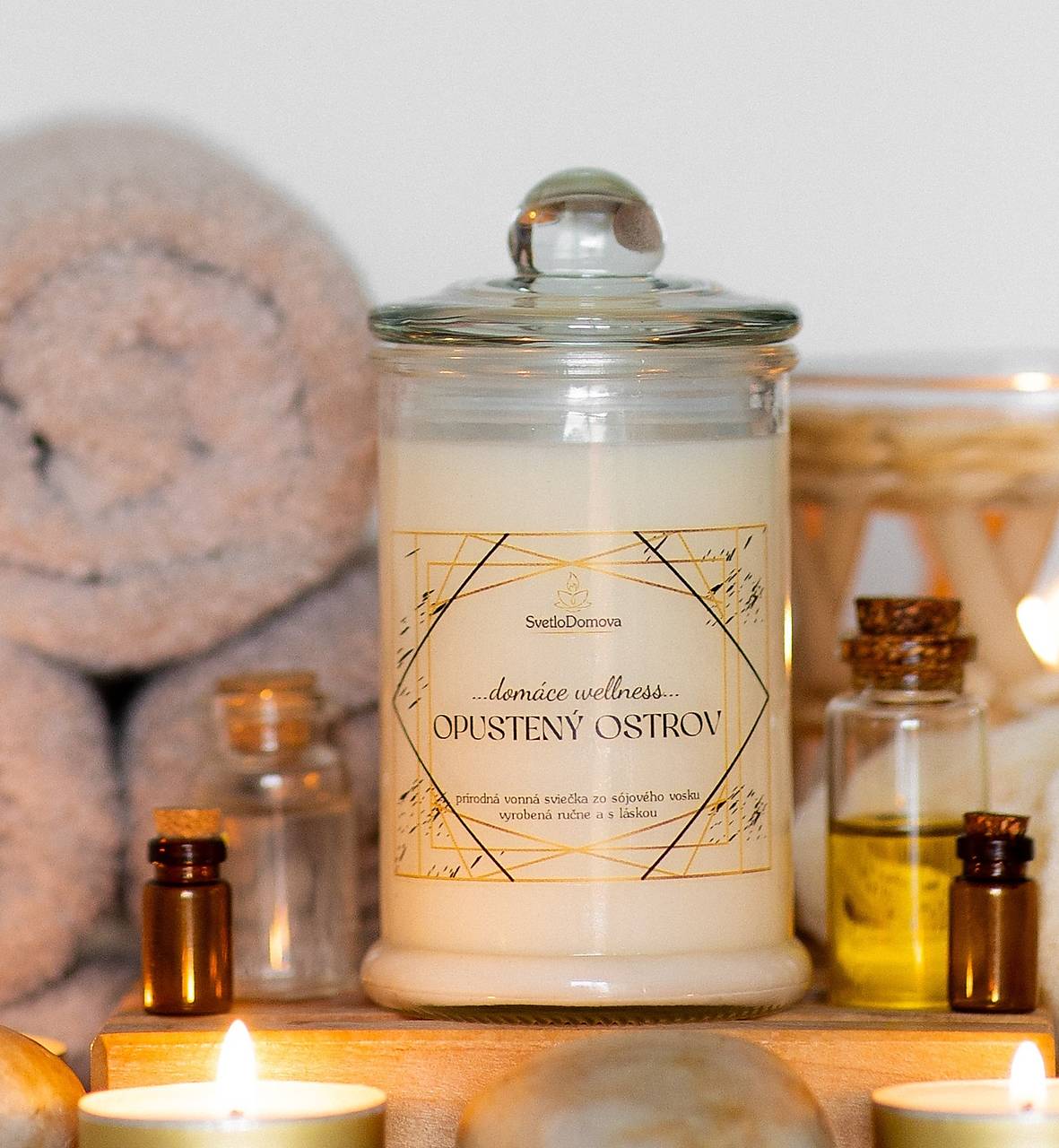 VÝPREDAJ - Sviečka zo sójového vosku s BAVLNENÝM/DREVENÝM knôtom - Opustený ostrov