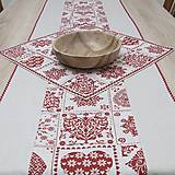 Úžitkový textil - ADRIANNA - bordové ornamentové srdiečka na režnej - stredový obrus - 17302052_
