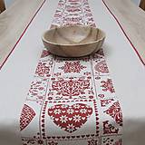 Úžitkový textil - ADRIANNA - bordové ornamentové srdiečka na režnej - stredový obrus - 17302053_