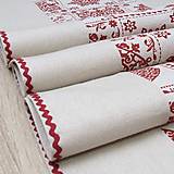 Úžitkový textil - ADRIANNA - bordové ornamentové srdiečka na režnej - stredový obrus - 17302054_