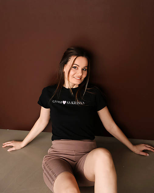 Topy, tričká, tielka - Dámske tričko s krátkym rukávom "Cítim❤️sa krásna" - čierne - 17307745_