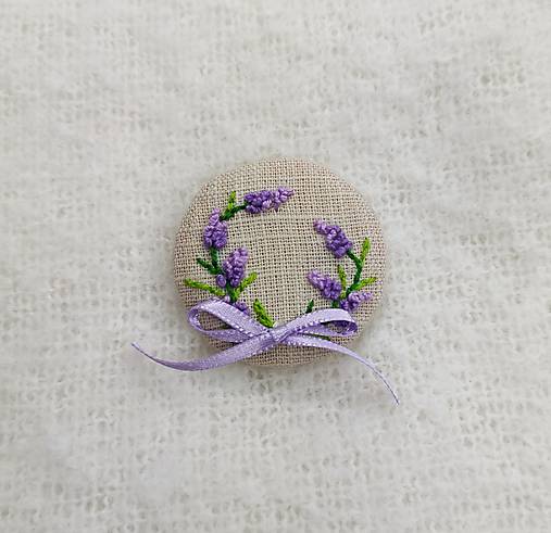 Brošne - Výšivaná jarná brošňa (levandula) - 17306277_