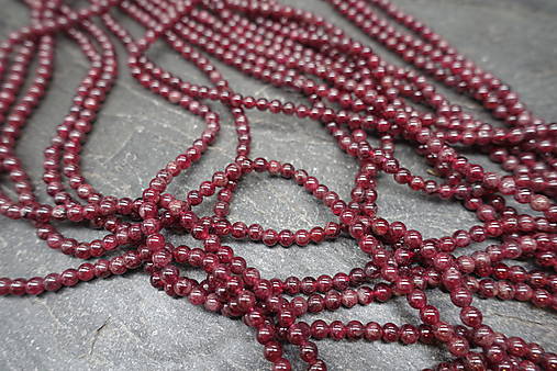 Minerály - Granát 4mm šnúra akcia - 17307528_